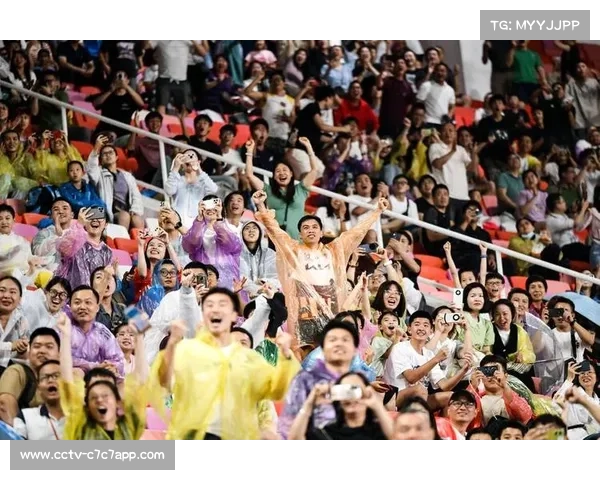 看台观众自发组成人浪，配合现场音乐营造主场氛围